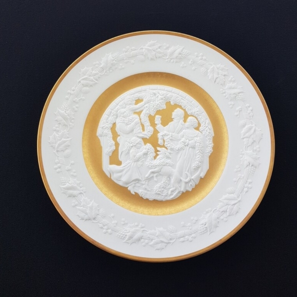 Franklin Mint DECK THE HALLS Decorative Wall Plate, The 1977 Christmas Plate